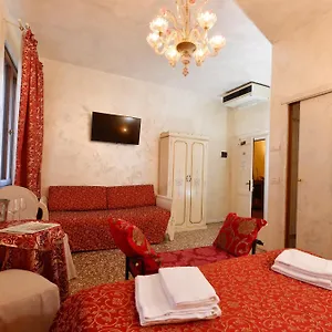 casa-martini-venice-30121.hotelinveneto.com/
